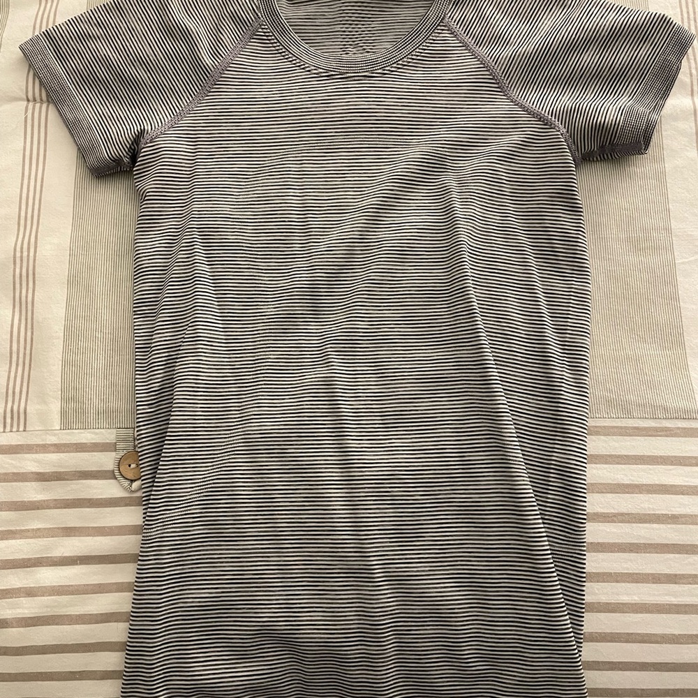 Lululemon Short Sleeve active top